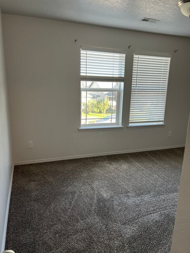 Building Photo - 4 bed 2.5 bath home in Meridian Idaho