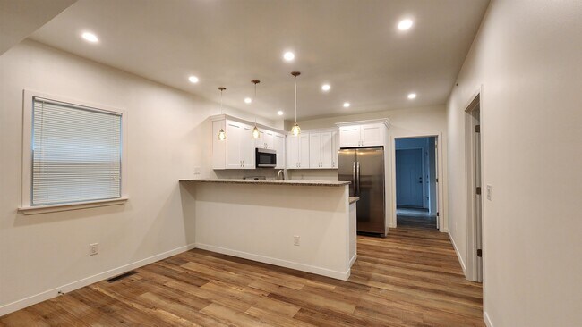 Building Photo - 908 E Gorham St