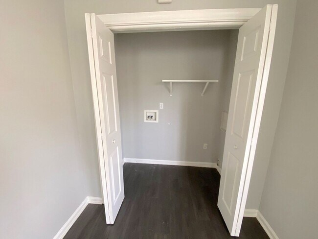 Building Photo - 2794 Laura Cir E