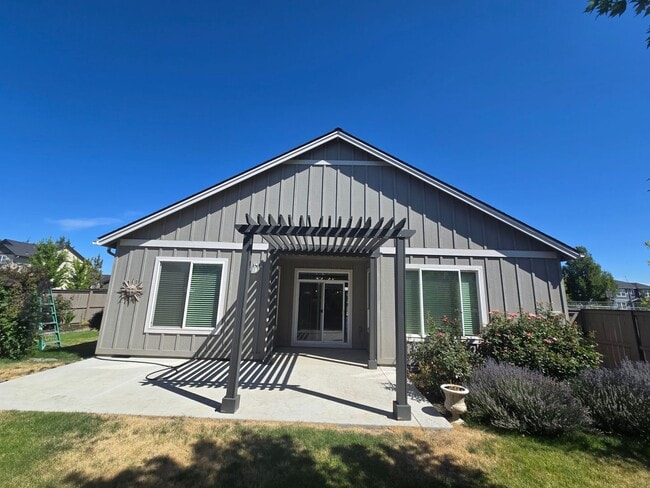 Building Photo - Beautiful Home with Comfort and Convenienc...