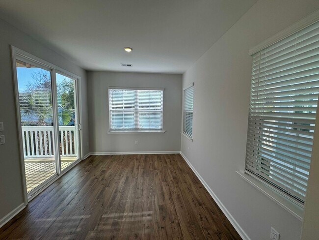 Building Photo - 20 Ladyslipper Ln