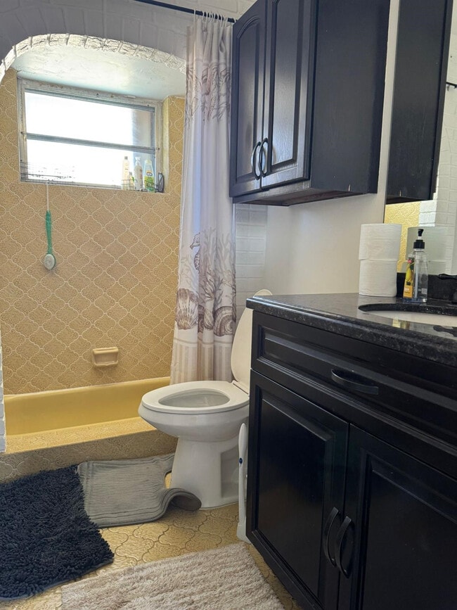 Building Photo - 3345 SW 2nd Ct