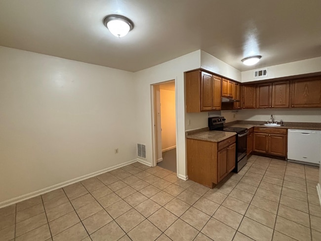 Building Photo - Charming Townhome in Prime Annandale Location