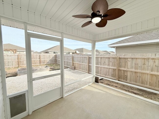 Building Photo - 4-Bedroom Home - Community Park/Splash Pad