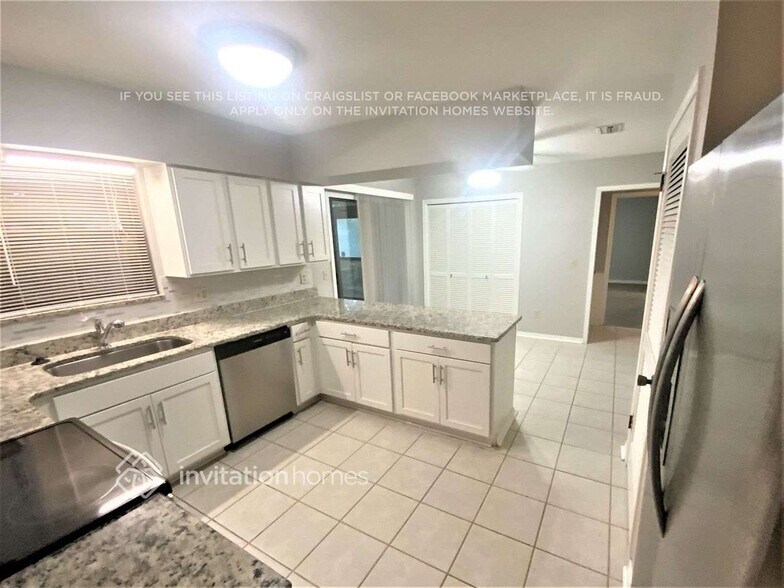 Building Photo - 11666 Wellington Way