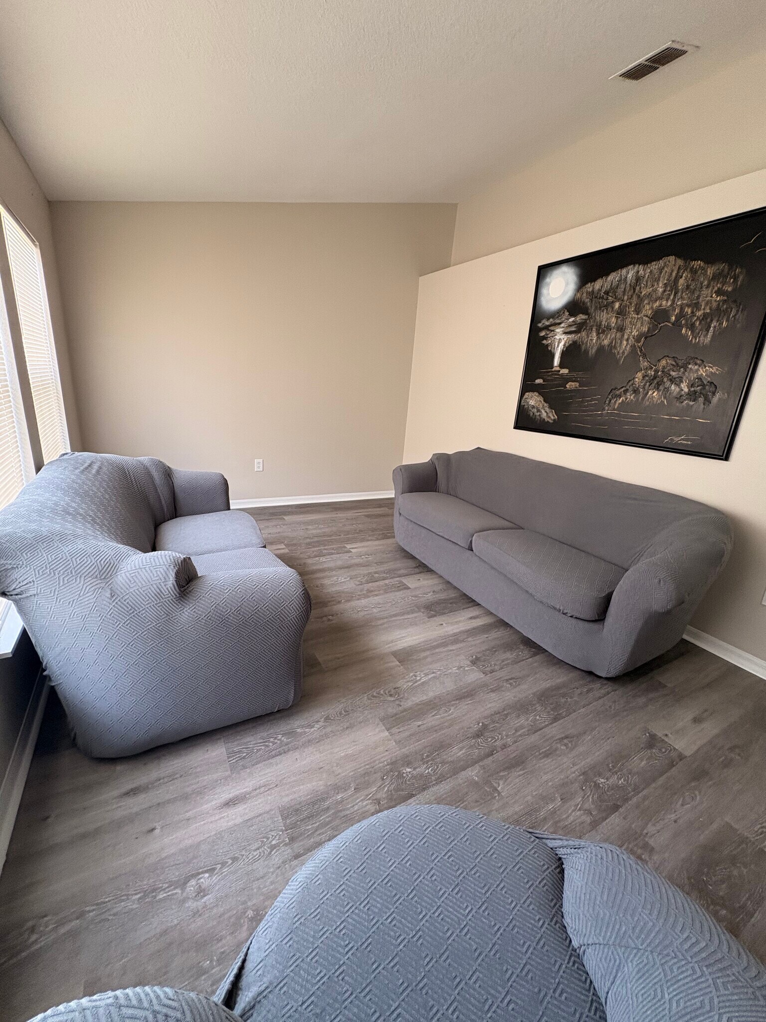 Private Sitting Area - 1593 Eagle Ave NW