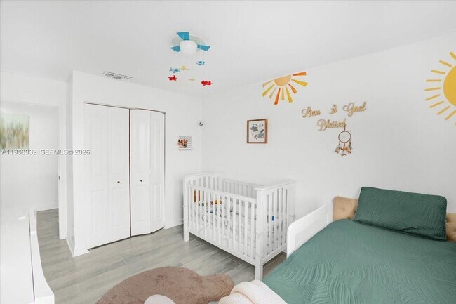 Building Photo - 1820 Vista Way