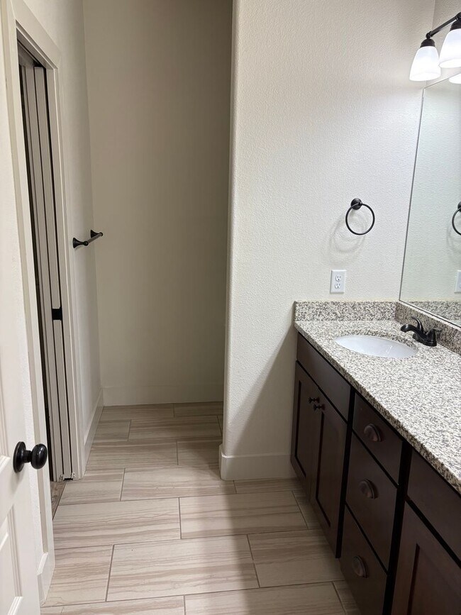 Building Photo - BEAUTIFUL HOME IN GREAT LOCATION!