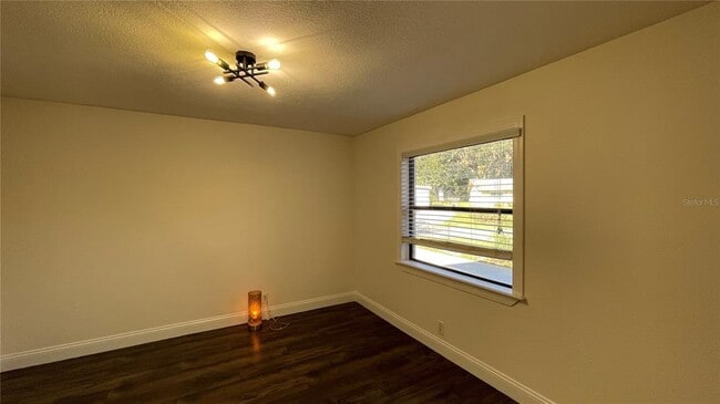 Building Photo - 313 Satsuma Dr