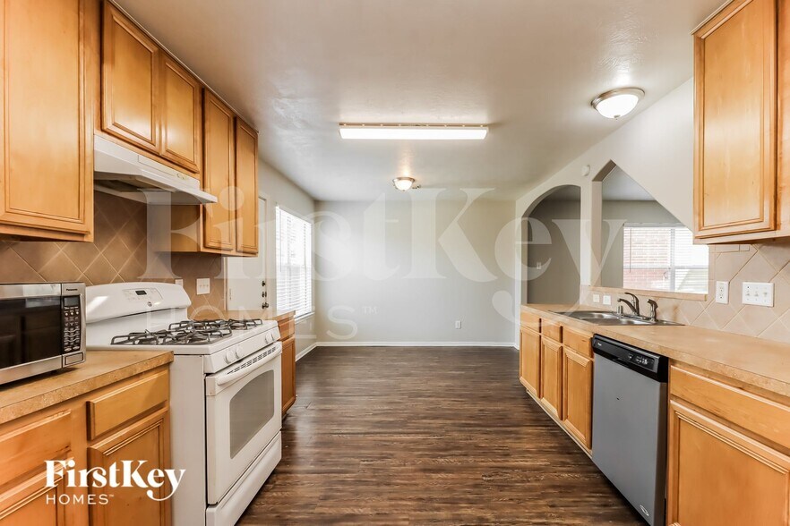 Building Photo - 25339 Barmby Dr