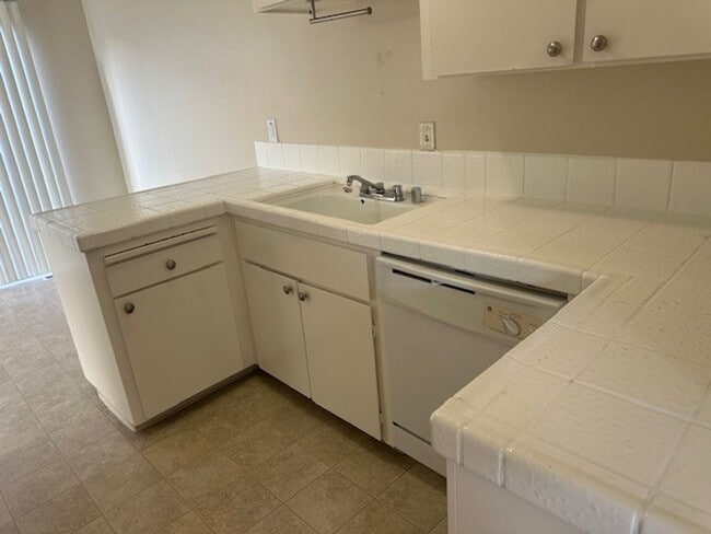 Building Photo - 55-0210