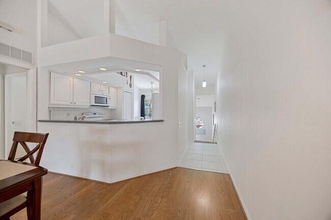 Building Photo - 28072 Cavendish Ct
