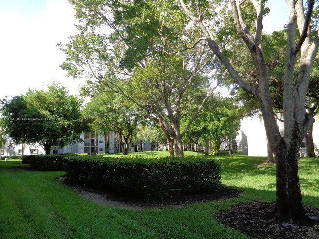 Building Photo - 901 SW 138th Ave