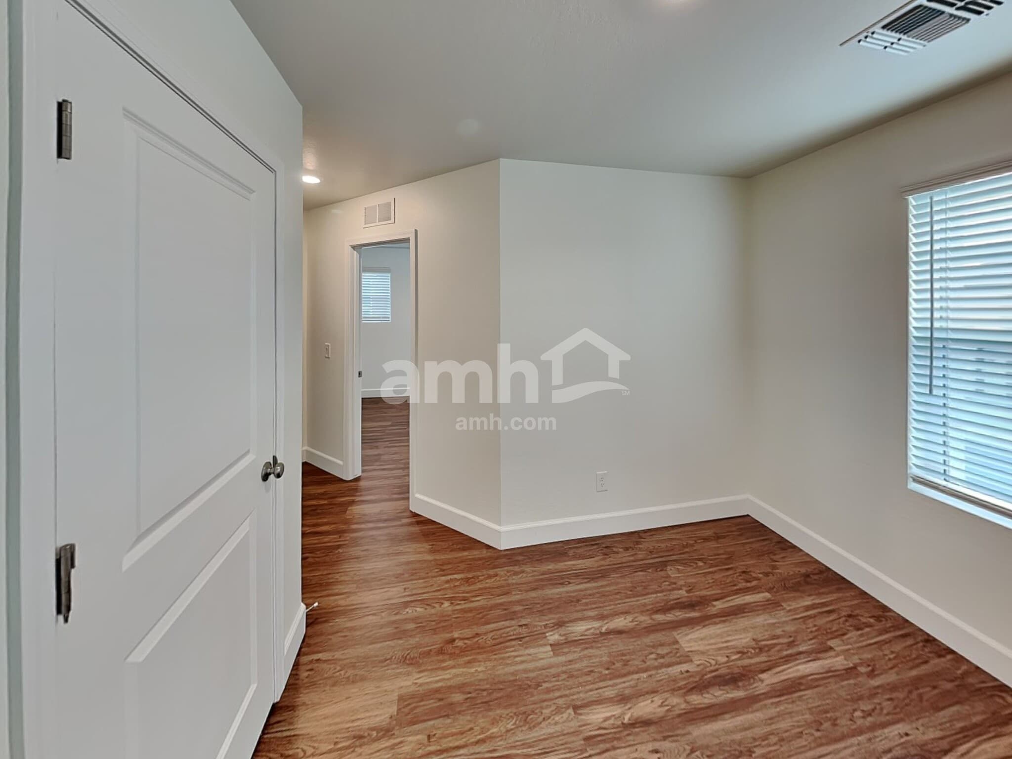 Building Photo - 638 W Hackamore Ave