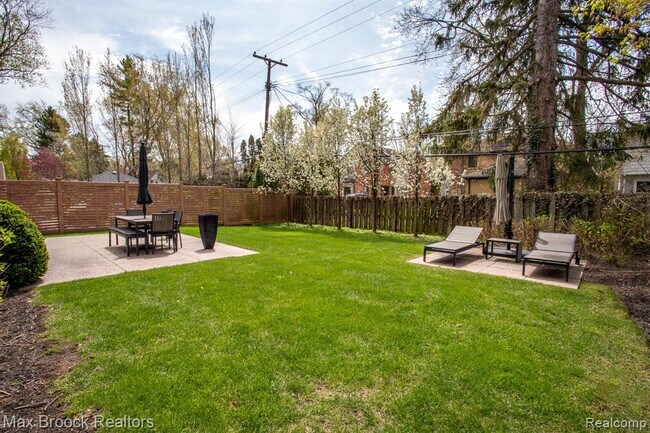 Building Photo - 25925 York Rd