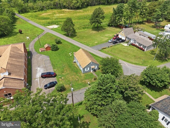 Building Photo - 9246 Prospect Ave