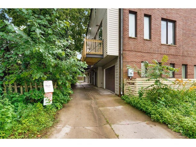 Building Photo - 2707 1st Ave S