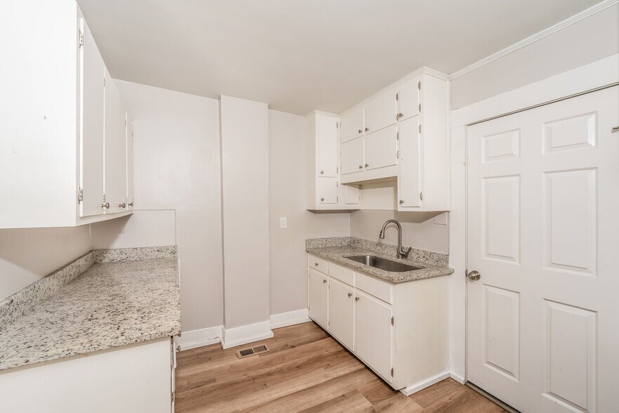 Building Photo - 1220 Ford Ave