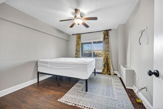 Building Photo - 2 Bedroom 1 Bathroom with Washer/Dryer