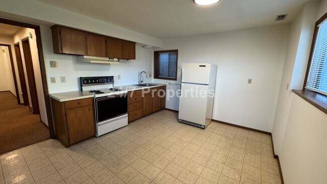 Building Photo - 3 BD I 3.5 BA Home - Separate Living Areas