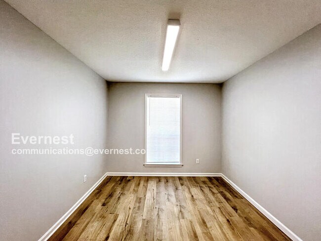 Building Photo - 5697 Tulip Tree Dr