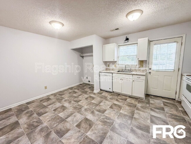 Building Photo - 107 Chesterfield Ct