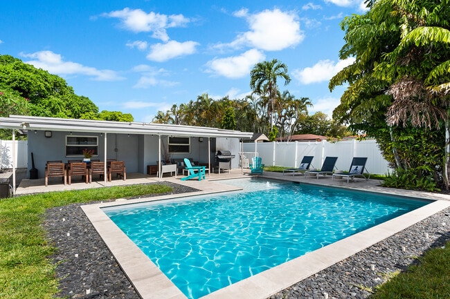 Building Photo - 2012 SW 4th Ave