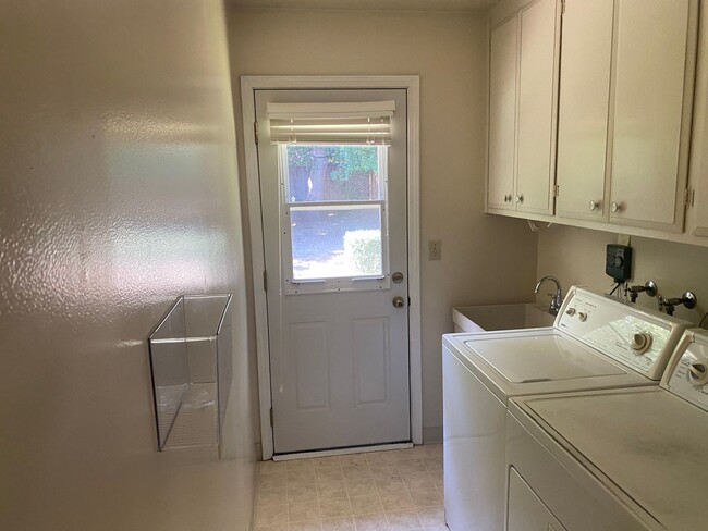 Building Photo - Quiet Sunnyvale Home