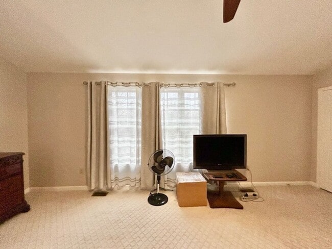 Building Photo - 5 Milestone Manor Ct