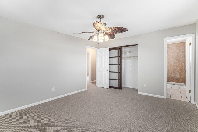 Building Photo - 3 bedroom 2.5 bathroom in Heather Ridge!