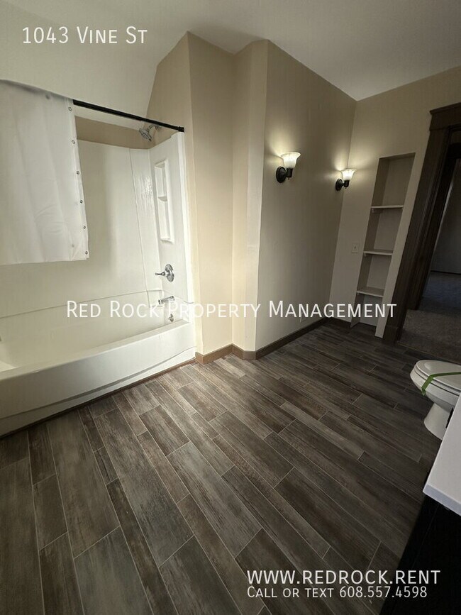 Building Photo - 1043 Vine St