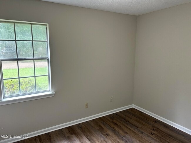 Building Photo - 8105 Elmbrook Dr