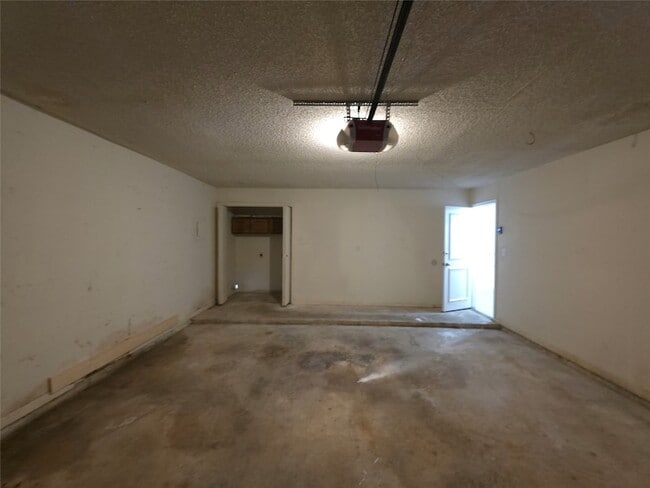 Building Photo - 7126 Deer Creek Ct