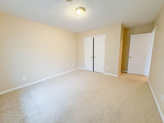 Building Photo - 3 Bedroom 2 Bathroom- No Pets