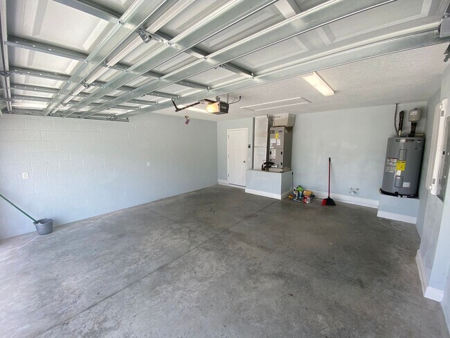 Building Photo - Beautiful, Newer Constructed, Unfurnished, Family Friendly, ANNUAL LEASE In Summerfield