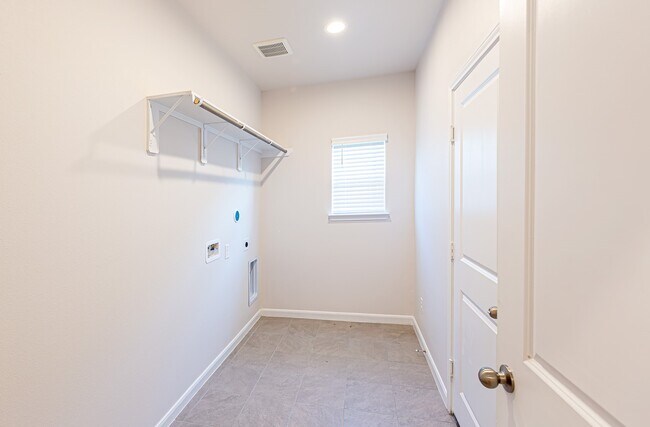 Building Photo - 2336 Cedar Pl Dr
