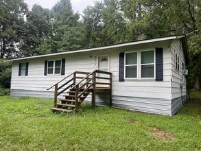 Building Photo - 3 BED, 2 BATH HOME LOCATED IN COUNTRY!