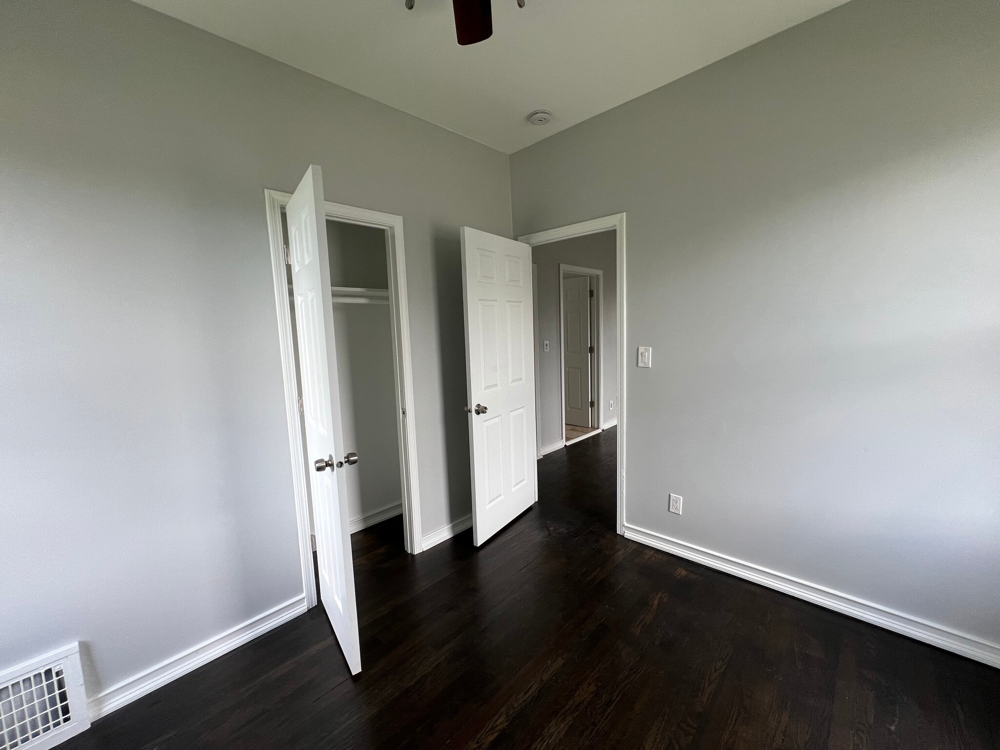 Building Photo - 1122 W 144th St