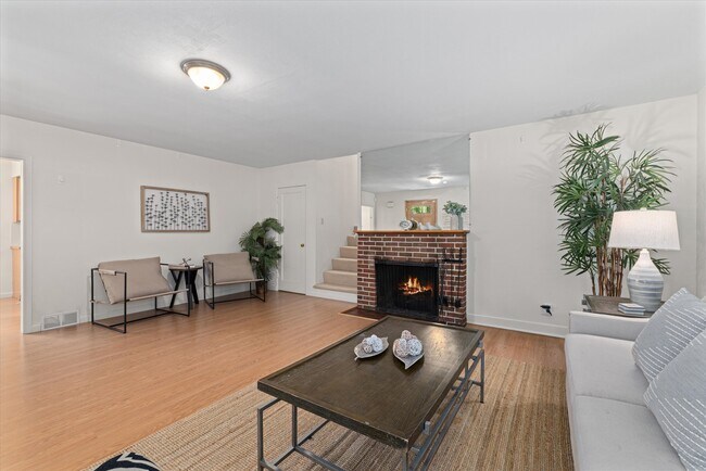 Building Photo - 15701 Stone Ave N