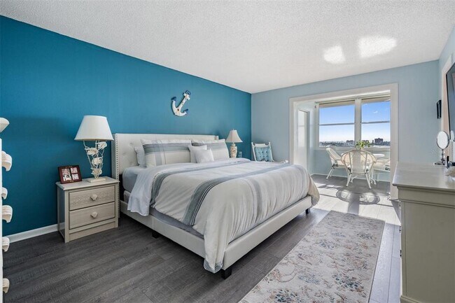 Building Photo - 4550 Cove Cir