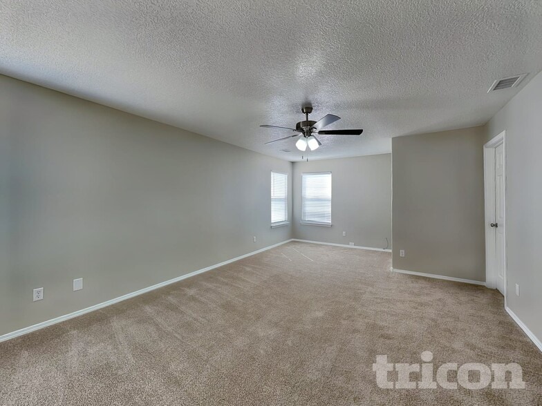 Building Photo - 5208 Clovis Ct NE