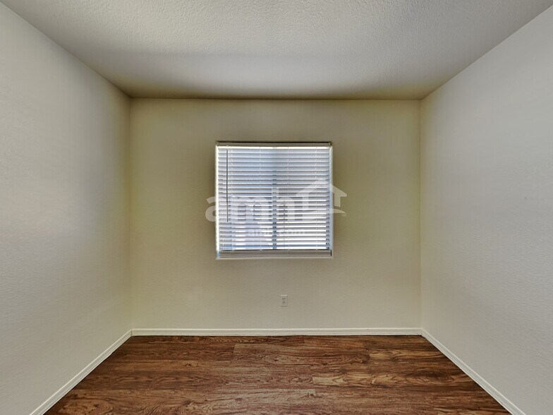 Building Photo - 5718 W Orchid Ln