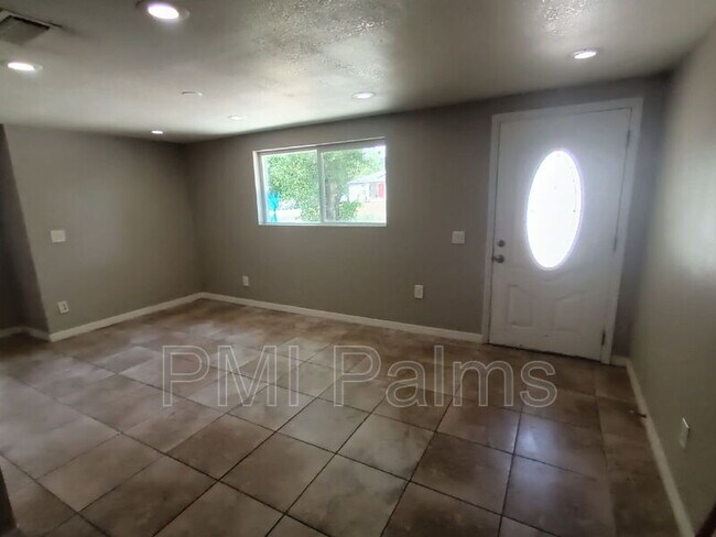 Building Photo - 2406 S 69th St