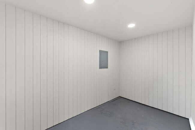 Building Photo - 749-749.5-7495 York Ct