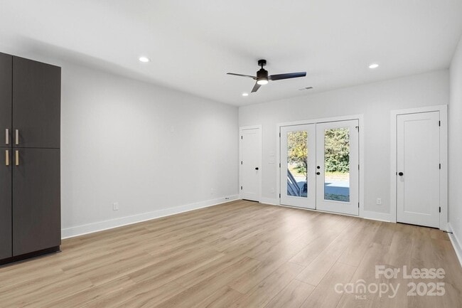 Building Photo - 1310 Carolyn Dr