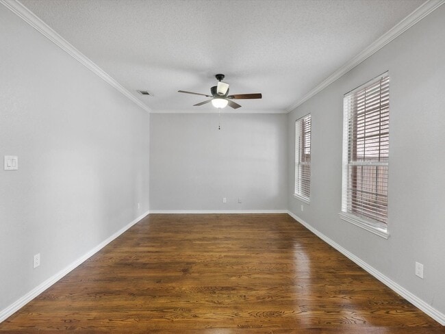 Building Photo - 205 Bayou Ct
