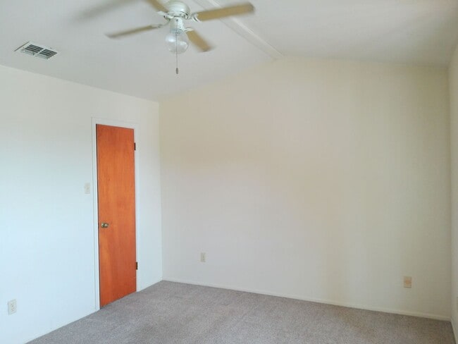 Building Photo - 2936 Saint Joseph Unit B - 2/Bed 2.5/Bath ...