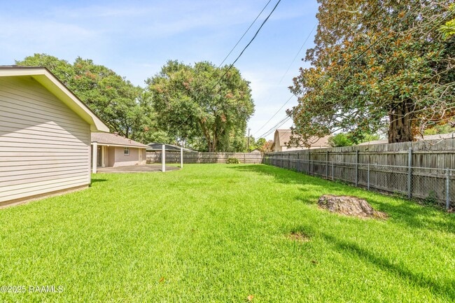 Building Photo - 307 Marilyn Dr