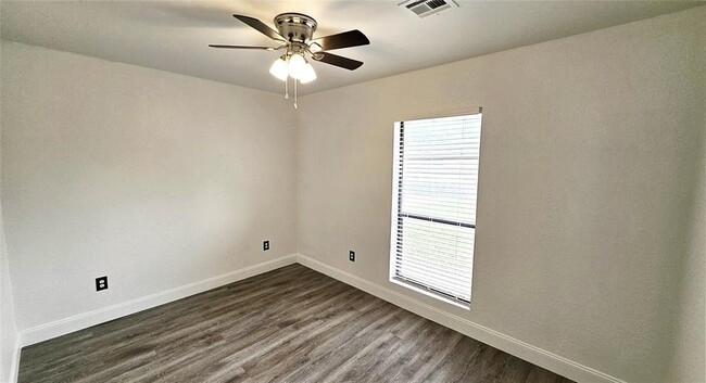 Building Photo - 1802 Vanessa Dr