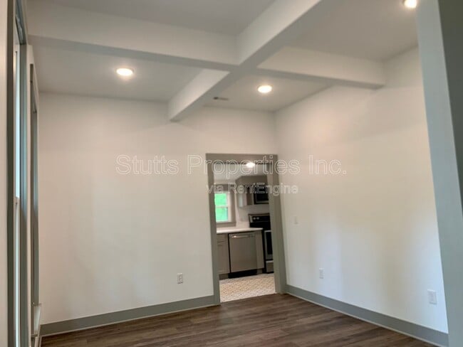 Building Photo - 617 Howell St